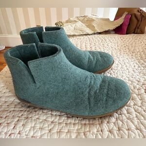 Pre-owned lightly worn Women's Teal Glerup Wool Ankle slippers size 39 as is